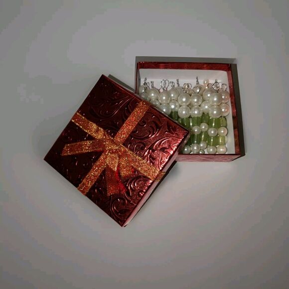 Set of 18 Handmade Christmas Ornaments 3" Pearl w/Mint Color Beads w/ Cute Box - Picture 4 of 6